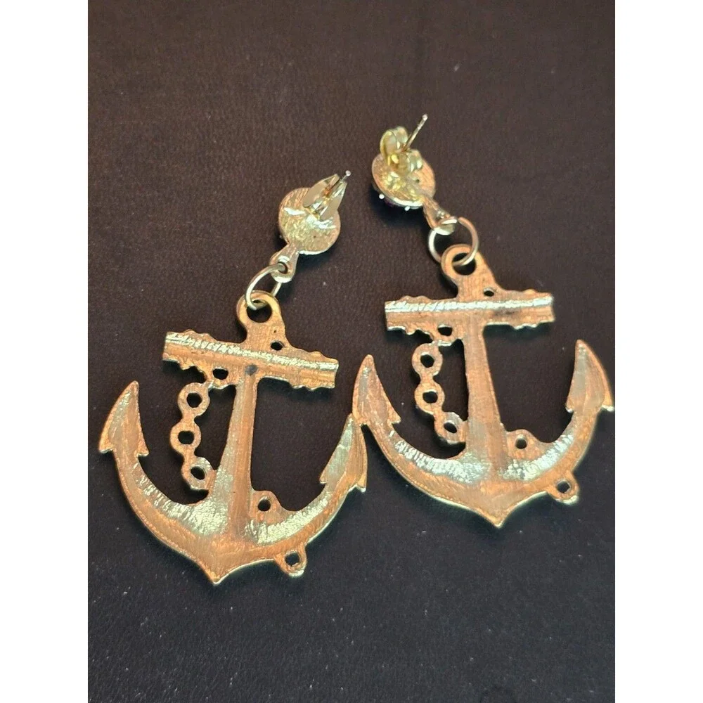 Unbranded gold tone